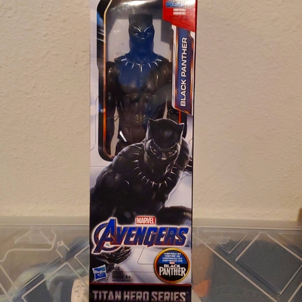 Black panther Marvel Avangers toy.